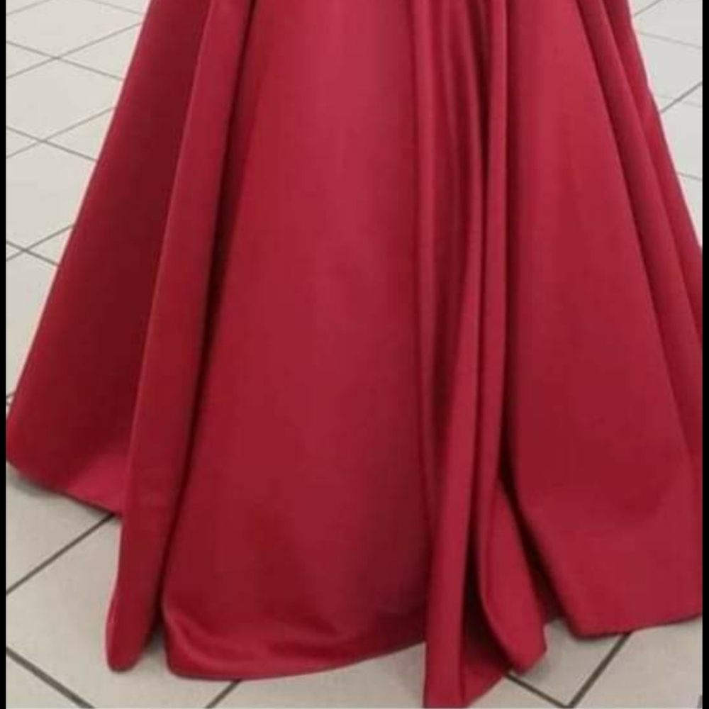 Red Pageant Homecoming dress - Picture 2 of 3